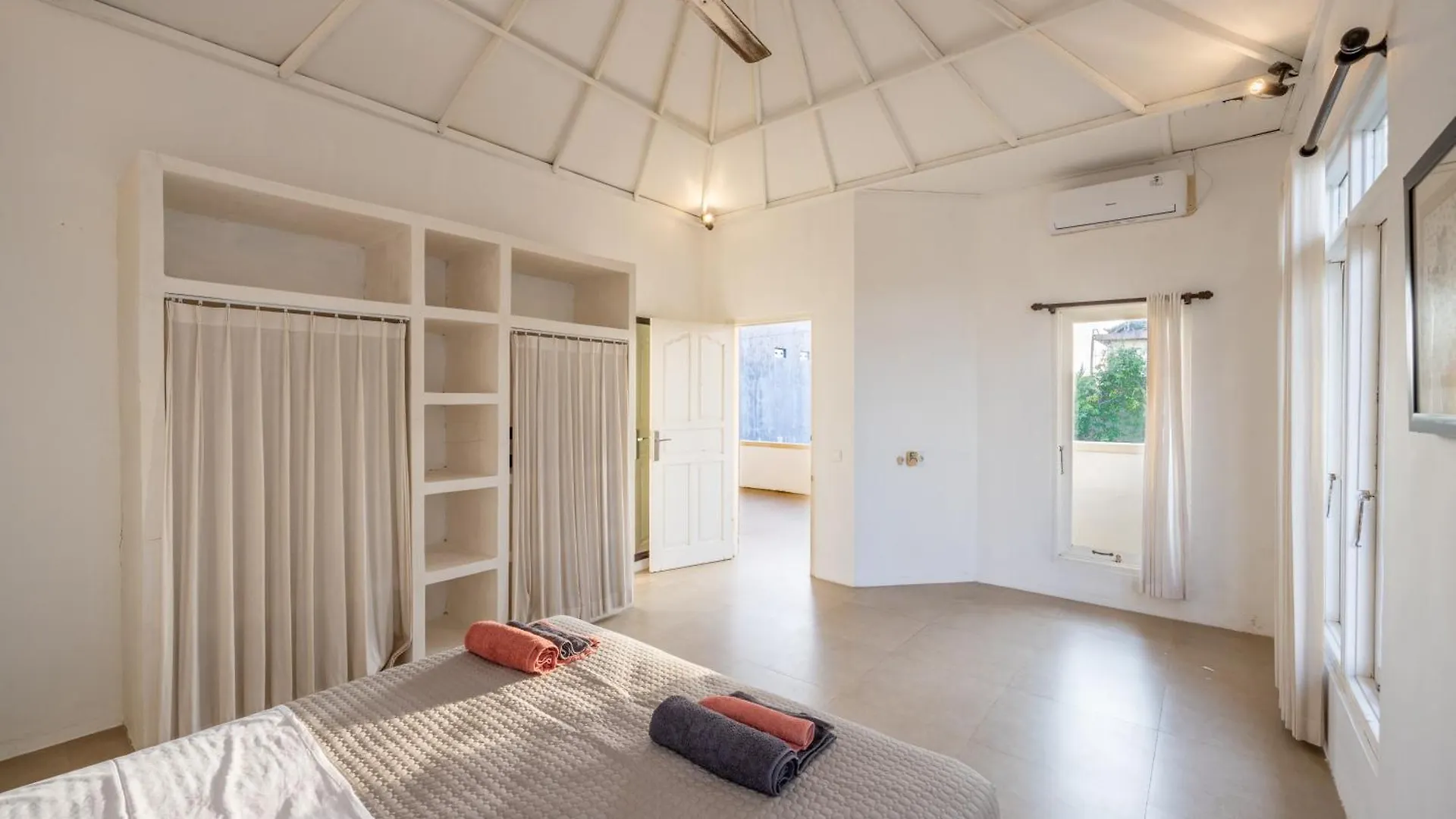 Villa Selamat, Seminyak, Batu Belig, 10 Min From Beach  Seminyak (Bali)