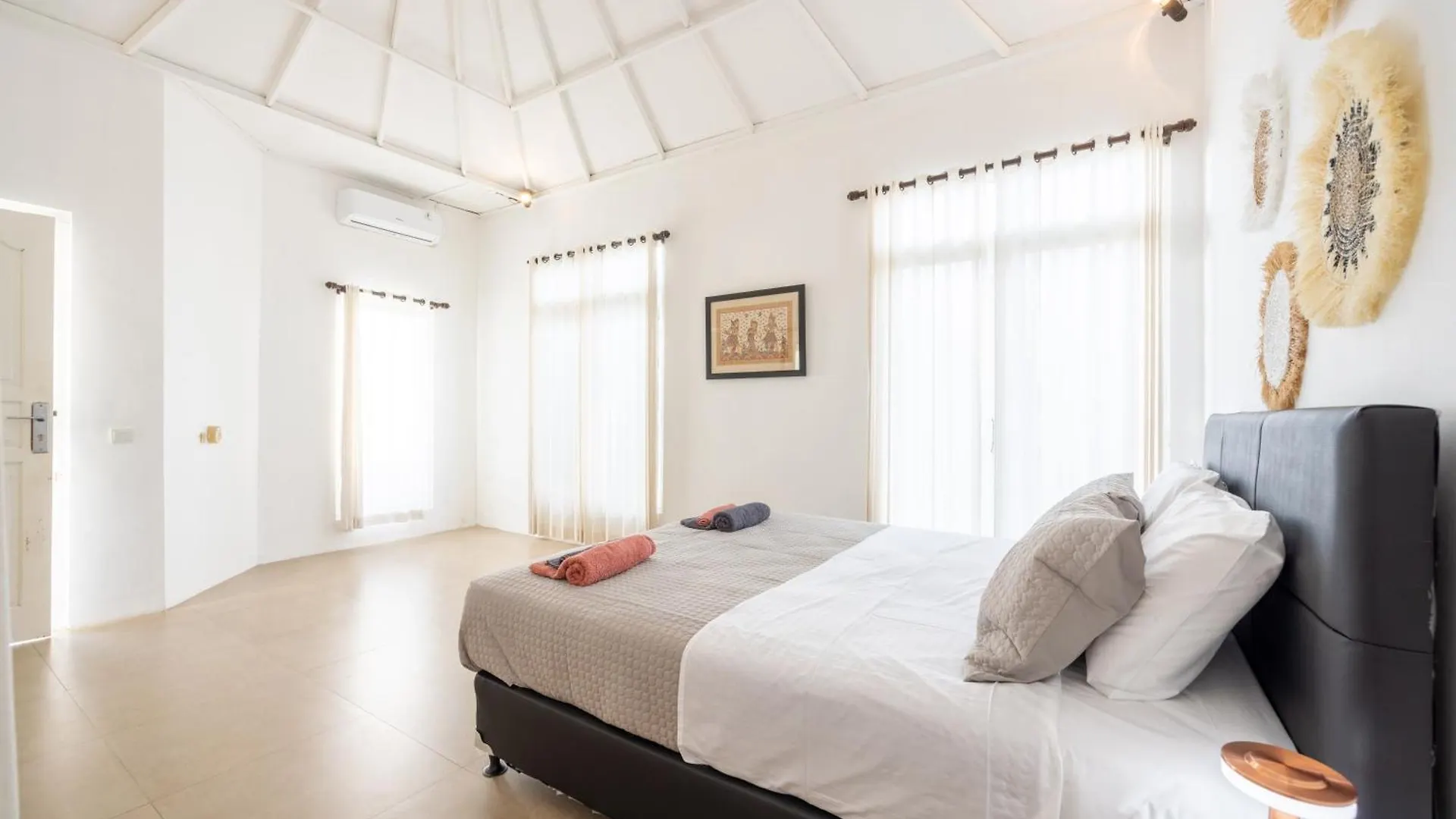 Villa Selamat, Seminyak, Batu Belig, 10 Min From Beach  Seminyak (Bali)